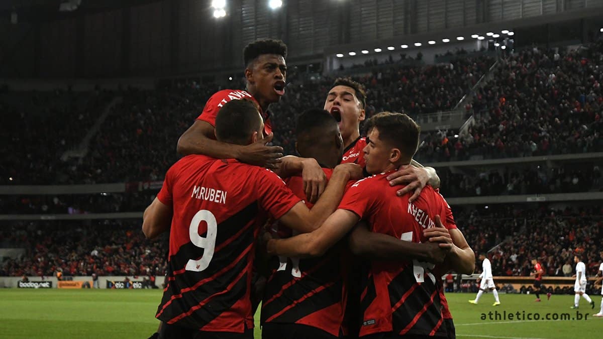 Rony foi importante para providenciar o ritmo fren&eacute;tico que concretizou a virada do Furac&atilde;o
