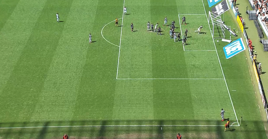 A trivela ol&iacute;mpica de Leandro Carvalho ganha contornos especiais filmada direto das arquibancadas