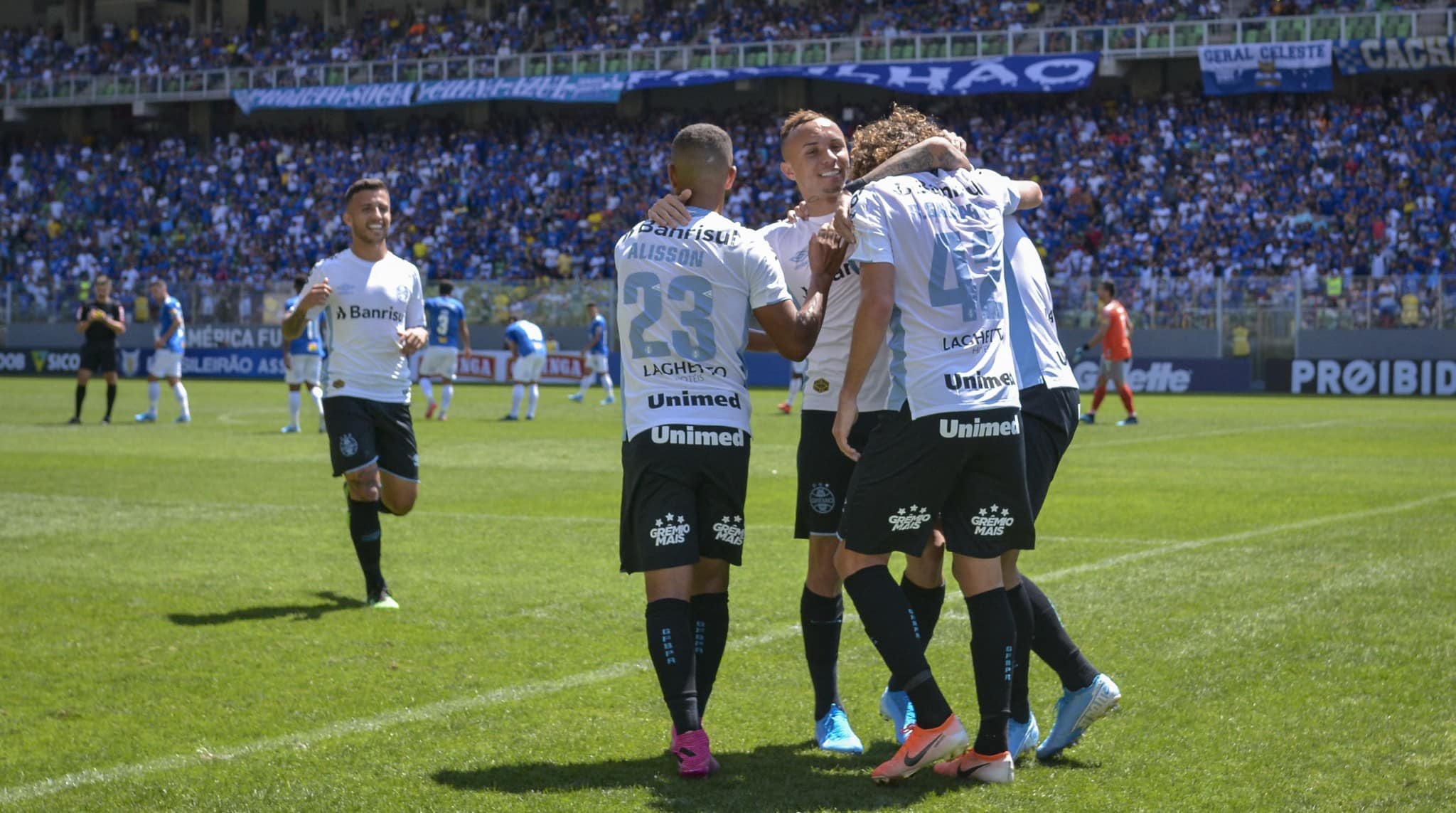 Cebolinha e o Gr&ecirc;mio n&atilde;o tiveram piedade do Cruzeiro, com gols deslumbrantes no passeio em BH