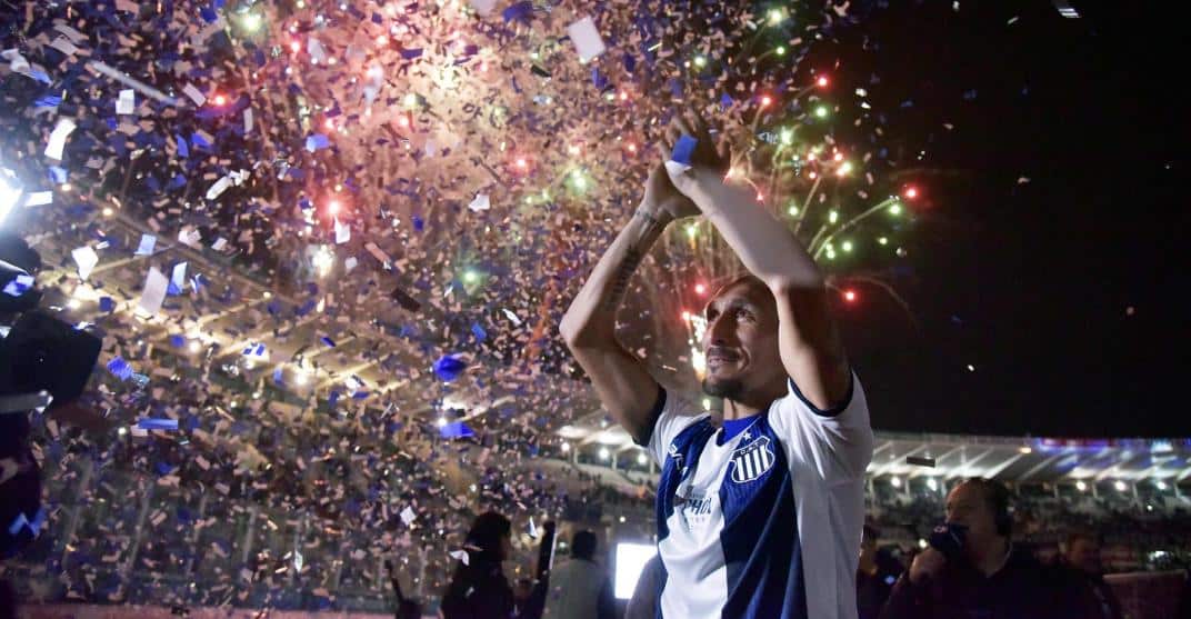 Gui&ntilde;az&uacute; se despediu do futebol com uma homenagem do tamanho de sua dedica&ccedil;&atilde;o ao esporte