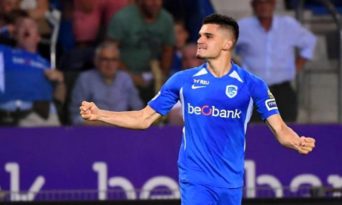 Ianis Hagi exibiu seu talento ao marcar um gol de pênalti com cada pé na mesma partida