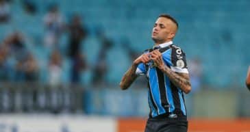 Um ressurgido Luan comandou o recital do Grêmio contra o Avaí, em noite de belos gols na Arena