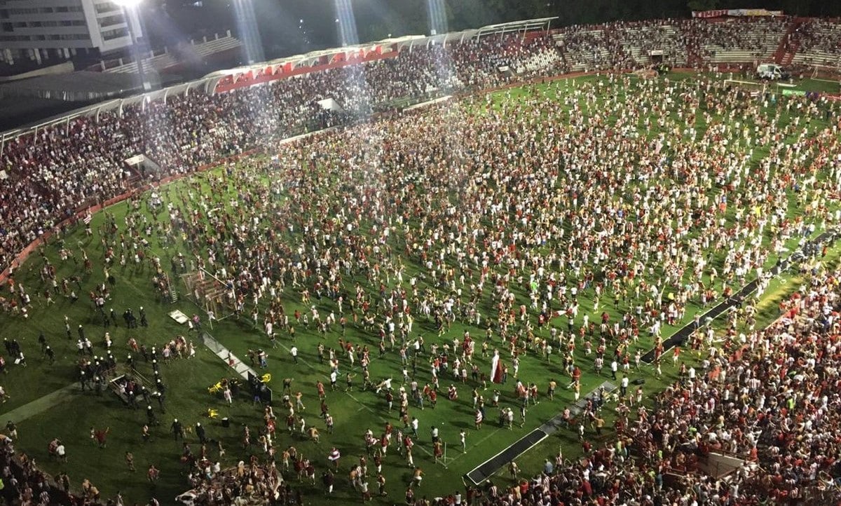 &ldquo;Aflitos&rdquo; n&atilde;o foi s&oacute; o est&aacute;dio, foi um estado de esp&iacute;rito no aflitivo N&aacute;utico x Paysandu que colocou o Timbu na S&eacute;rie B