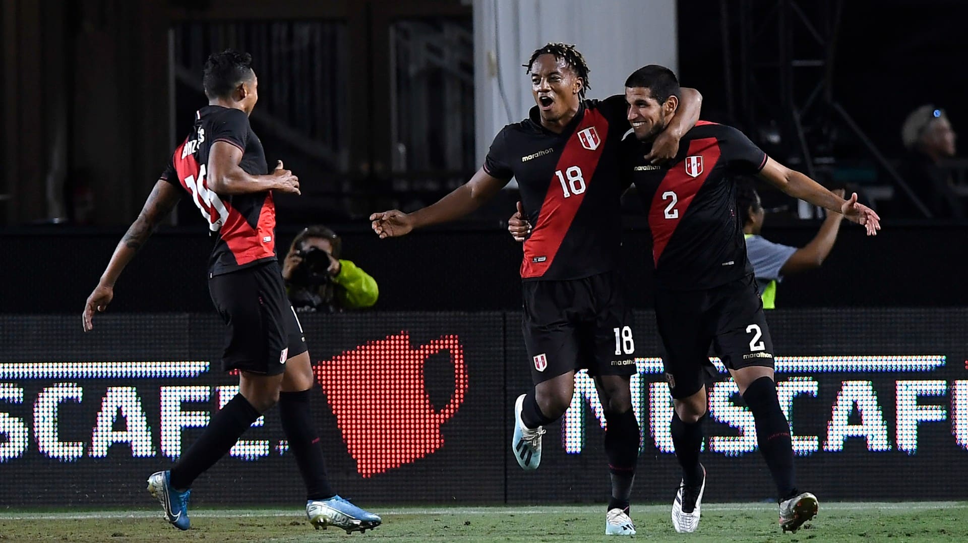 Felizes os que desfrutaram a madrugada de sono e evitaram a decep&ccedil;&atilde;o com o err&aacute;tico Brasil na derrota para o Peru