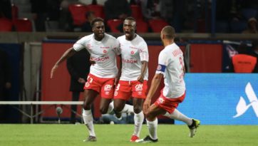 Quando o PSG começava a se empolgar, o Reims provocou o baque e venceu dentro do Parc des Princes