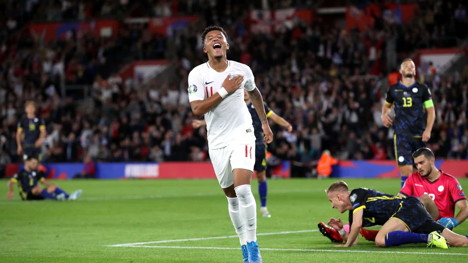 Inglaterra foi avassaladora no primeiro tempo para encerrar s&eacute;rie invicta de Kosovo