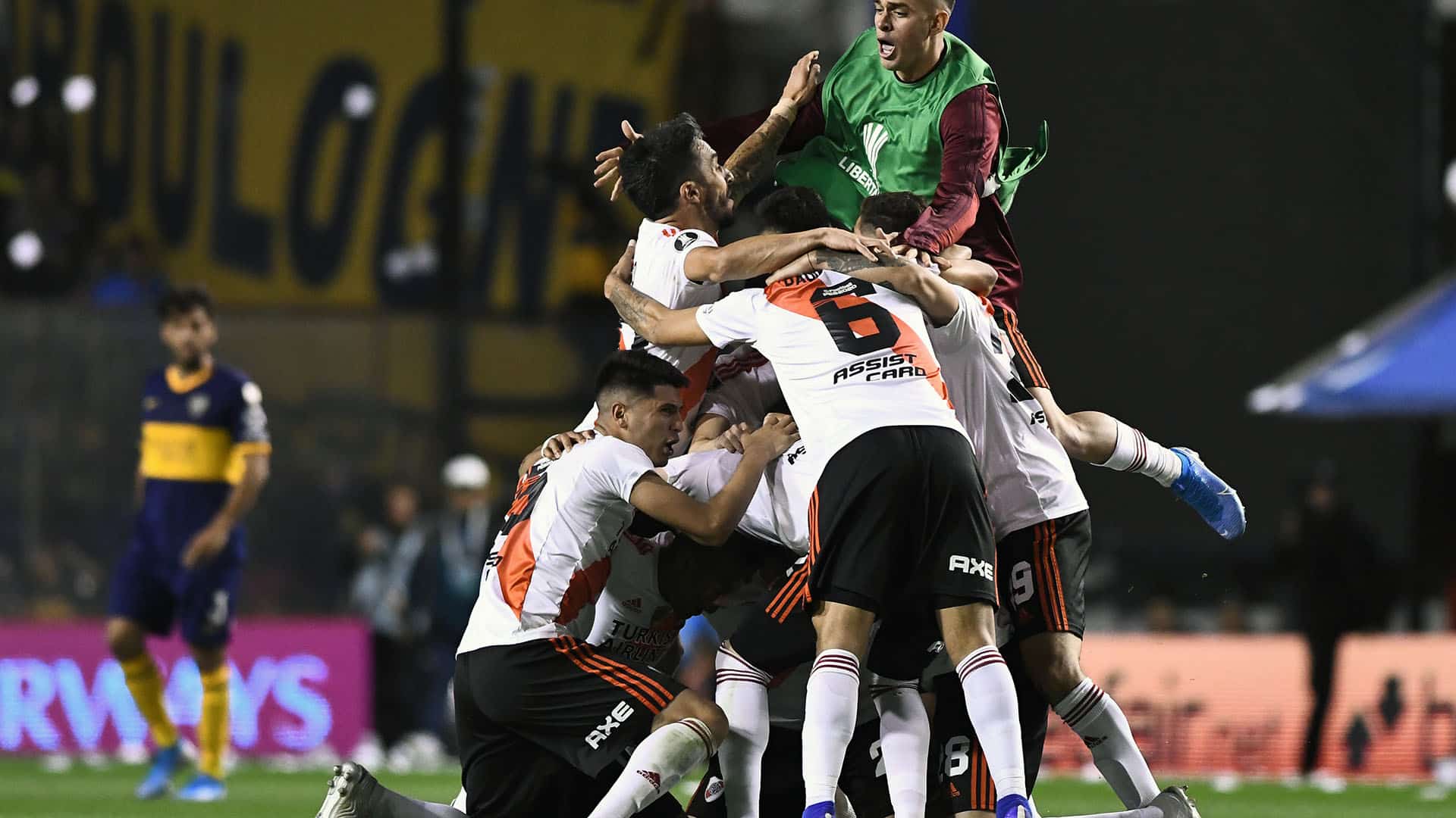 Boca lutou, usou a press&atilde;o da Bombonera e sonhou, mas River sobreviveu e vai &agrave; final