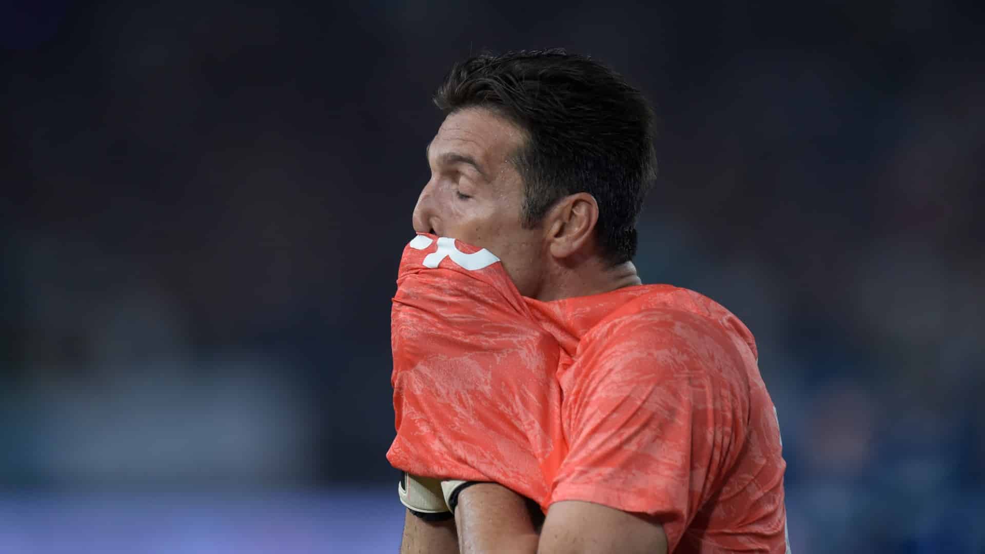 Depress&atilde;o, acusa&ccedil;&otilde;es de fascismo e o risco de ser destemido: Buffon abriu o jogo no Player&rsquo;s Tribune