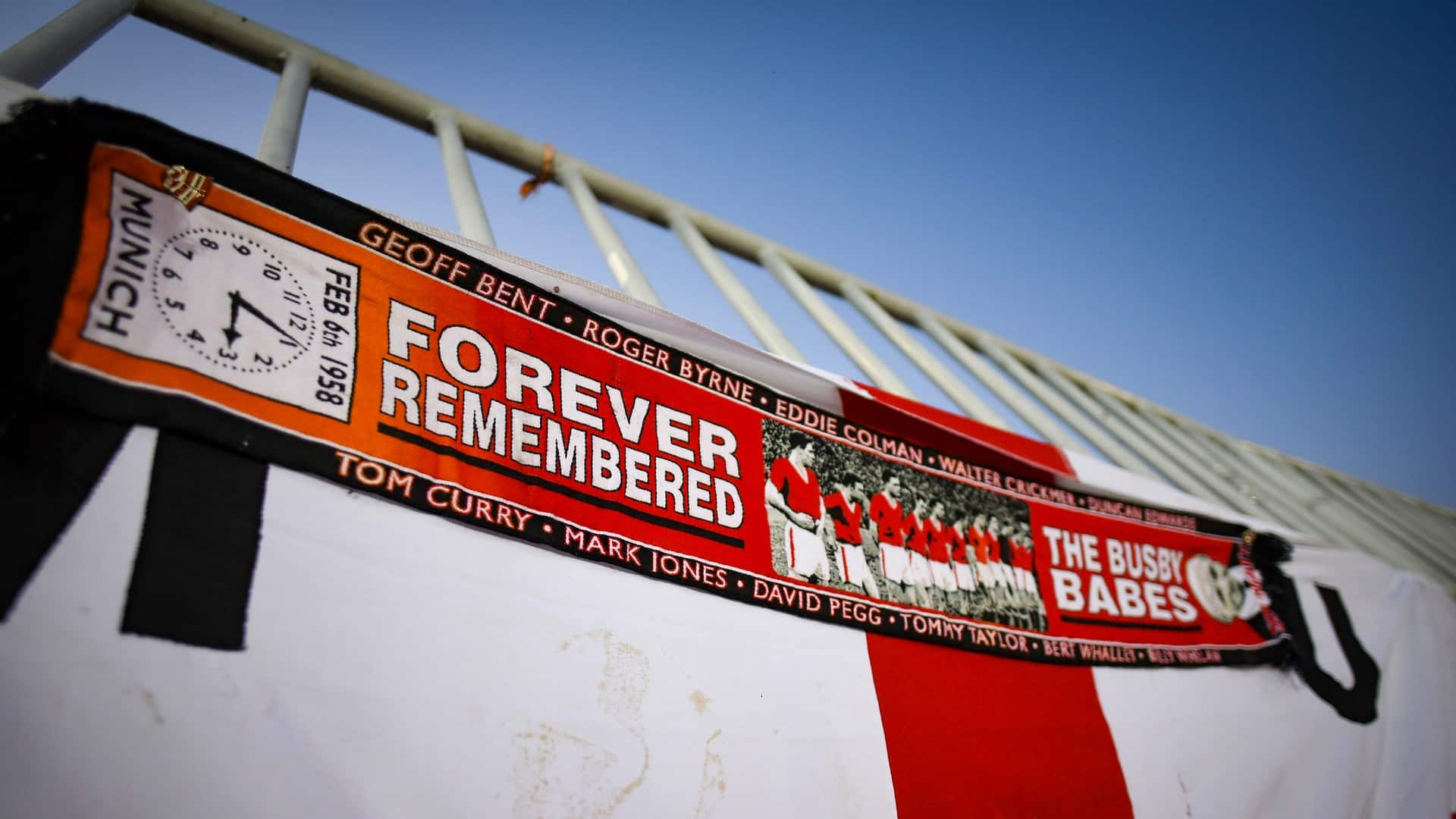 Em retorno a Belgrado, United homenageou os mortos de Munique, antes de vencer o Partizan