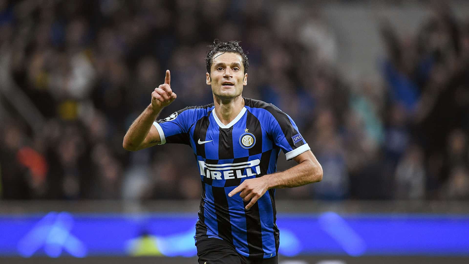 Inter foi eficiente para derrubar Borussia Dortmund em Mil&atilde;o e manter-se viva na Champions