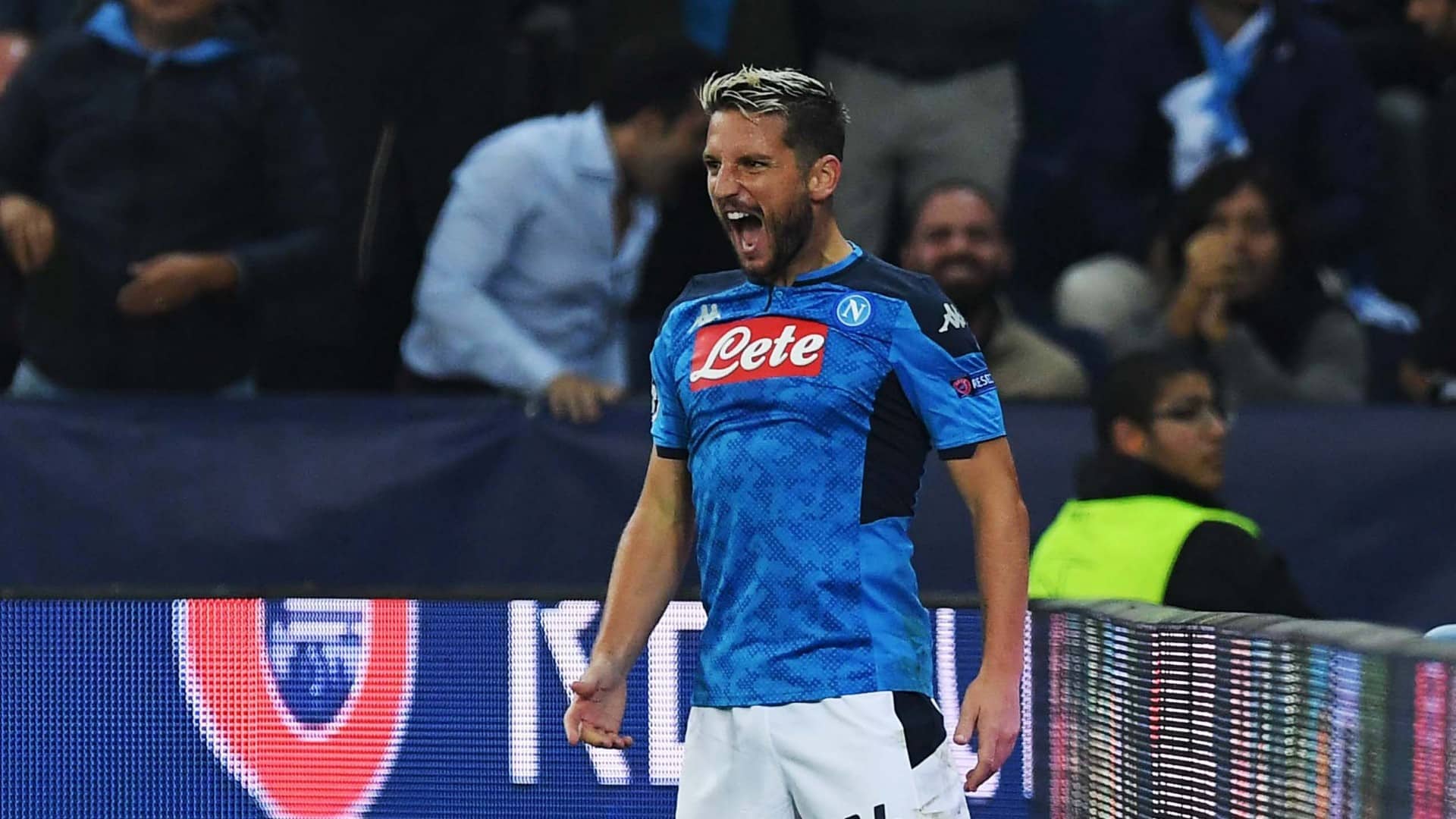 Mertens supera Maradona, em mais uma partida muito divertida do Red Bull Salzburg
