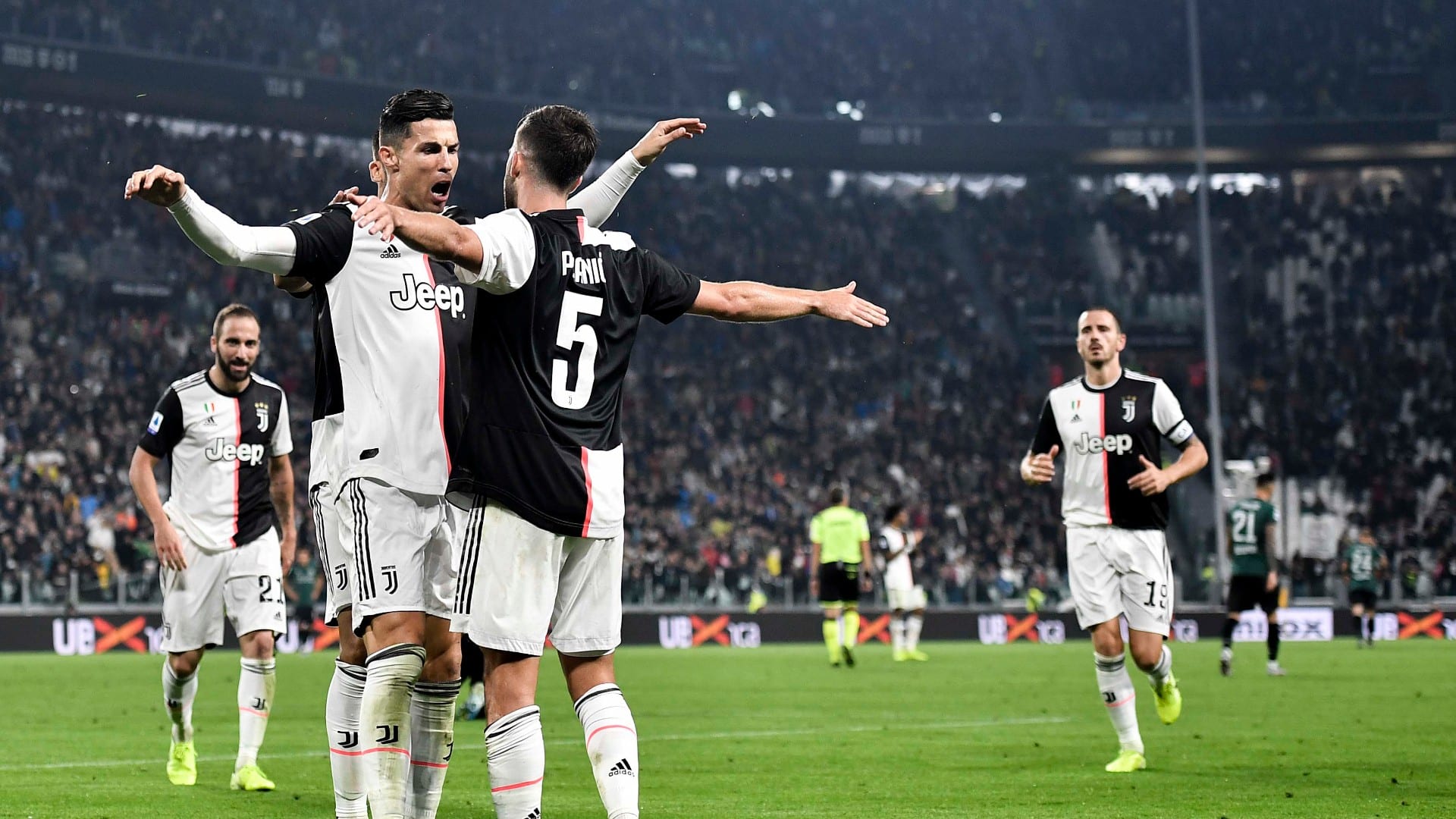 Cristiano Ronaldo fez um gol bem ao seu estilo e ajudou a Juventus a vencer o Bologna