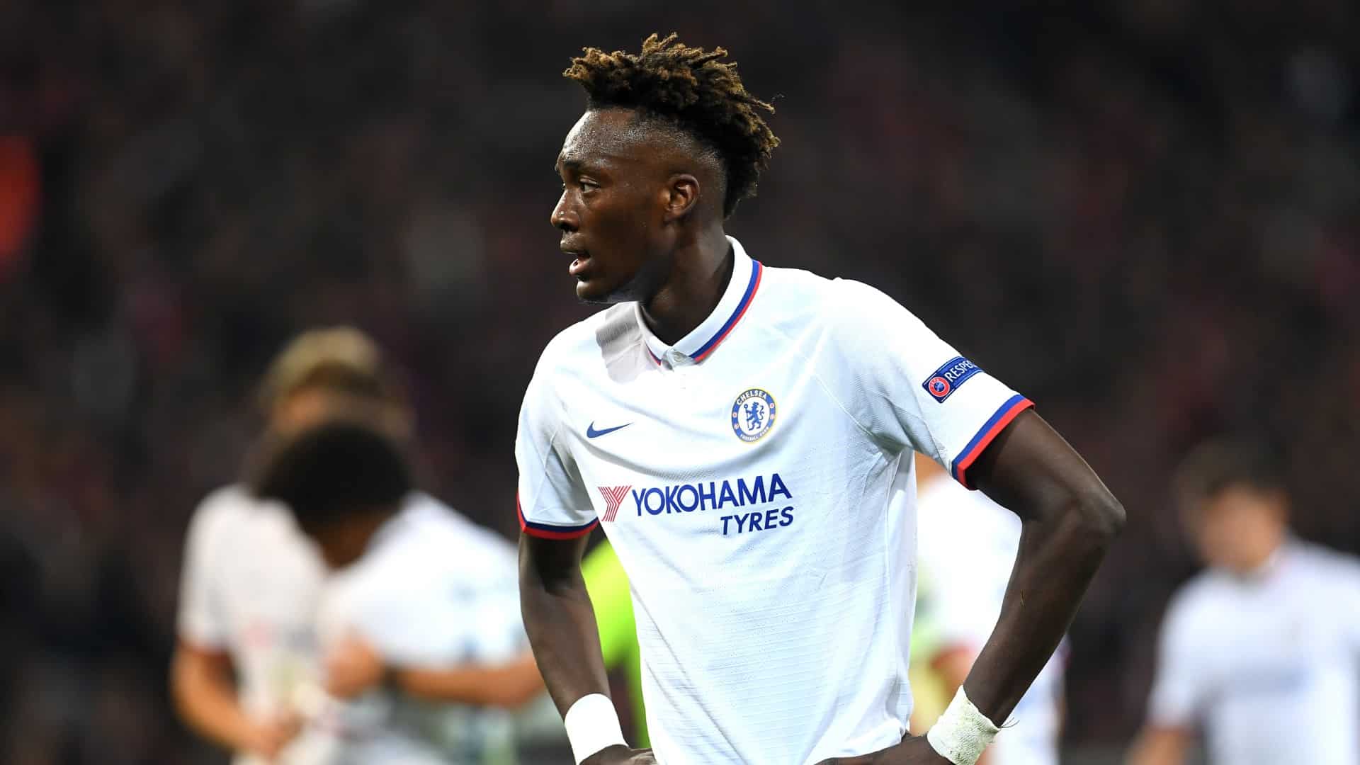 Inglaterra amea&ccedil;a abandonar o jogo se houver ofensas racistas, diz Tammy Abraham