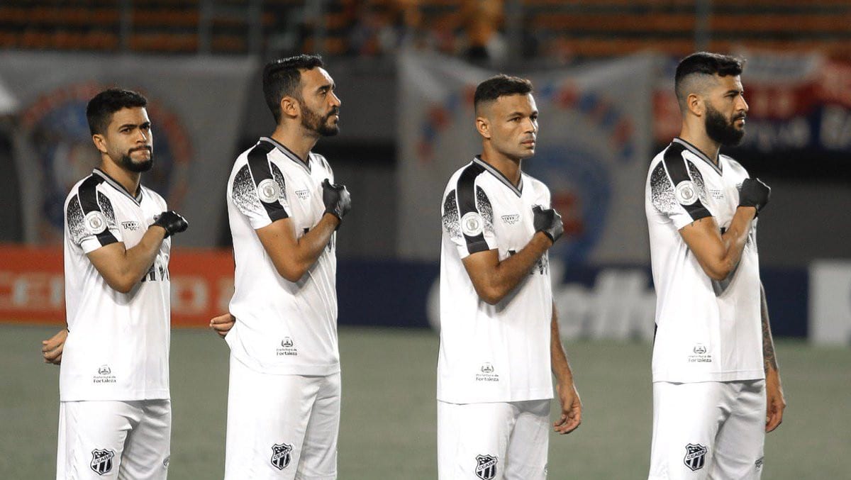 De luvas pretas, o Cear&aacute; realizou seu protesto e representou o esfor&ccedil;o dos nordestinos para salvar o litoral