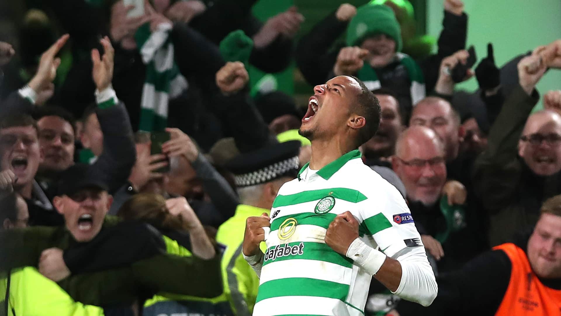 O Celtic arrancou uma virada &eacute;pica num jogo em que sua torcida exp&ocirc;s o rep&uacute;dio aos ultras da Lazio