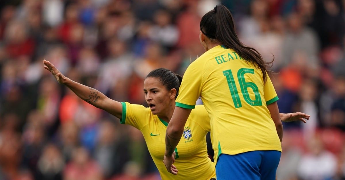 Seleção feminina melhora no jogo e conquista uma vitória notável no amistoso contra a Inglaterra