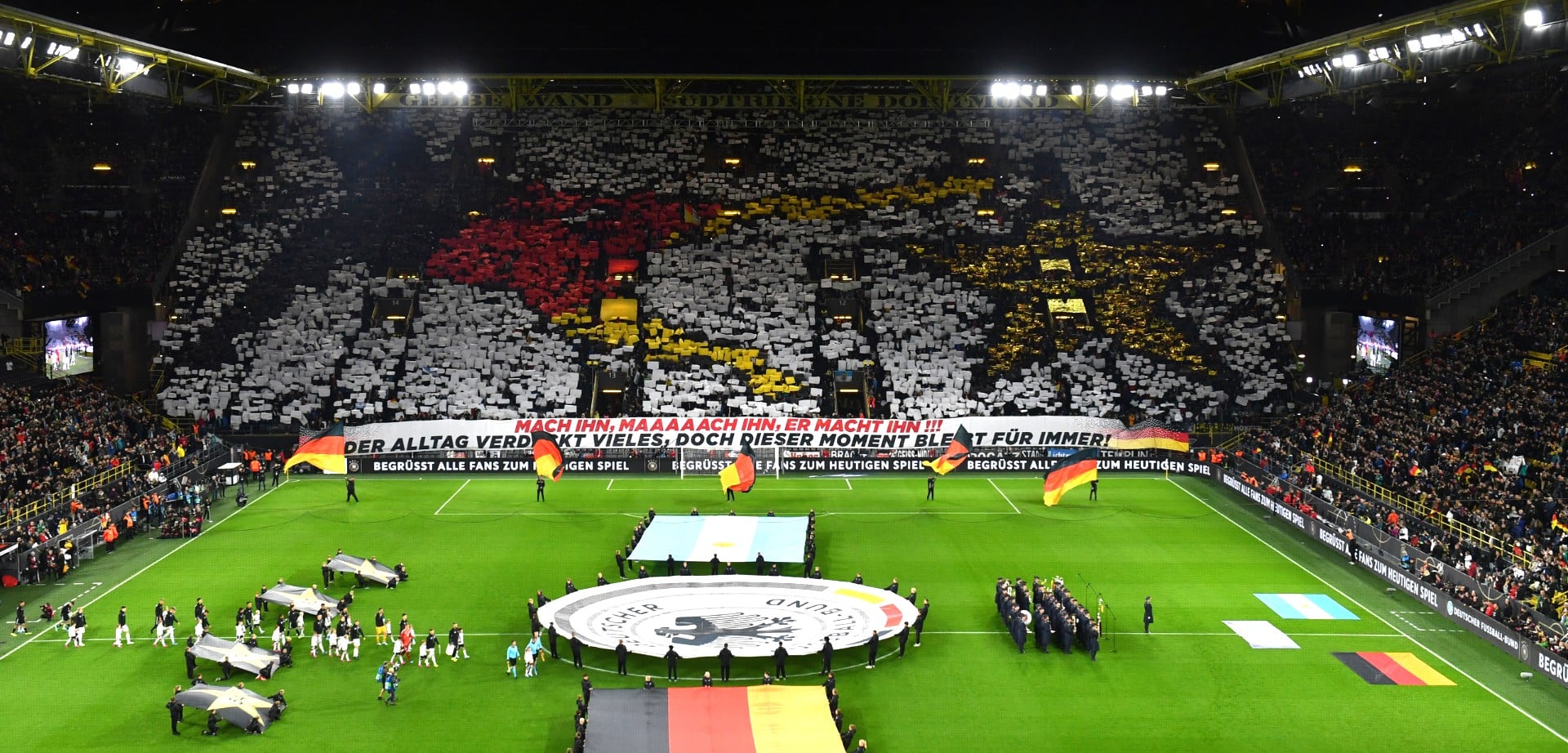 Antes do duelo contra a Argentina, a Muralha Amarela recriou em mosaico o gol de G&ouml;tze na final de 2014