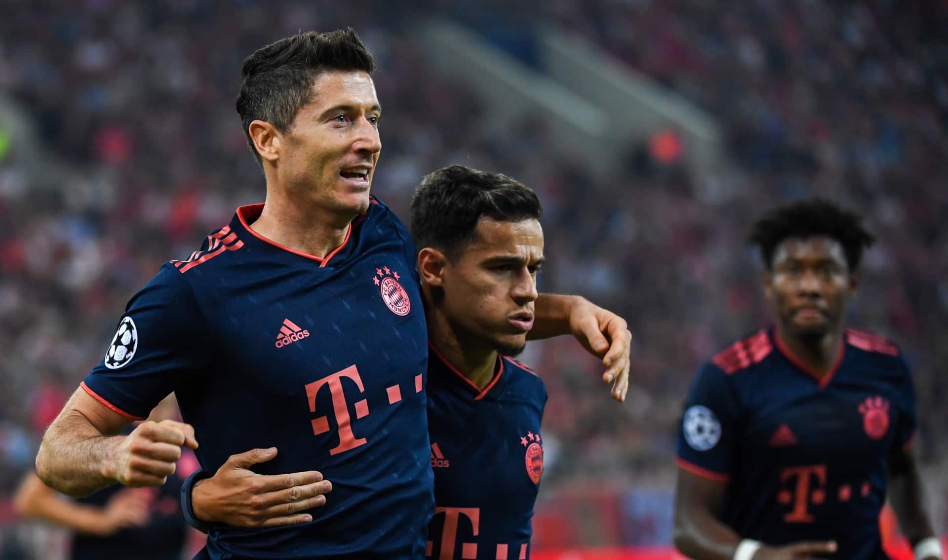 O momento insaci&aacute;vel de Lewandowski continua e valeu um duro triunfo ao Bayern na Gr&eacute;cia