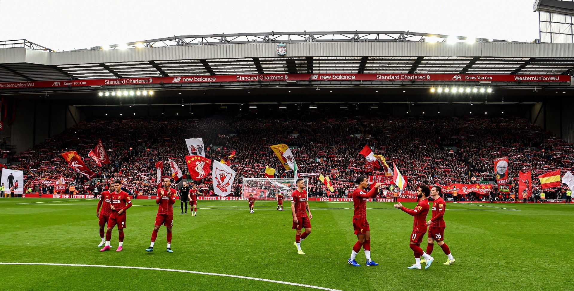 Com a emo&ccedil;&atilde;o de um gol nos acr&eacute;scimos, o Liverpool triunfou num jogo de pura energia contra o Leicester