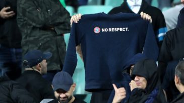 Uefa declarou “guerra ao racismo”, mas continua travando-a com uma baioneta