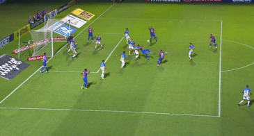 Levantou a bola e pedalou: O golaço de bicicleta de Paulão merece ser apreciado