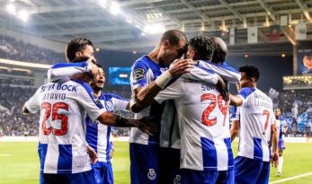 O Porto cortou o embalo do Famalicão, que perdeu a invencibilidade e também a liderança