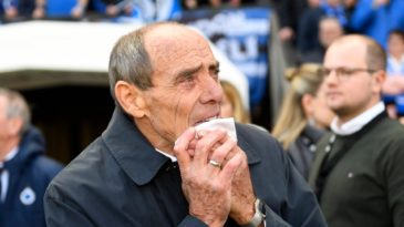 Torcida do Brugge levou seu maior ídolo às lagrimas com um mosaico sensacional