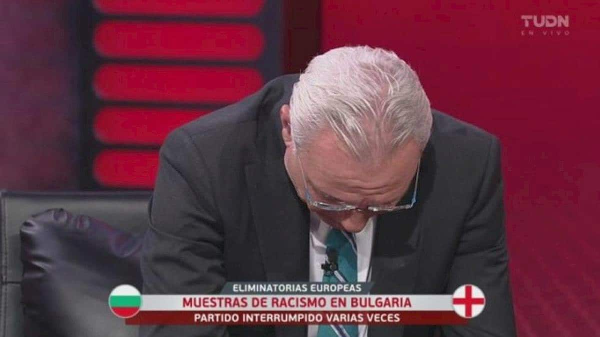 Maior da hist&oacute;ria do futebol b&uacute;lgaro, Stoichkov chora na TV ao comentar epis&oacute;dio de racismo em S&oacute;fia