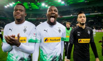 Com uma elétrica vitória sobre o Frankfurt, o Gladbach se confirma na liderança pela terceira rodada seguida