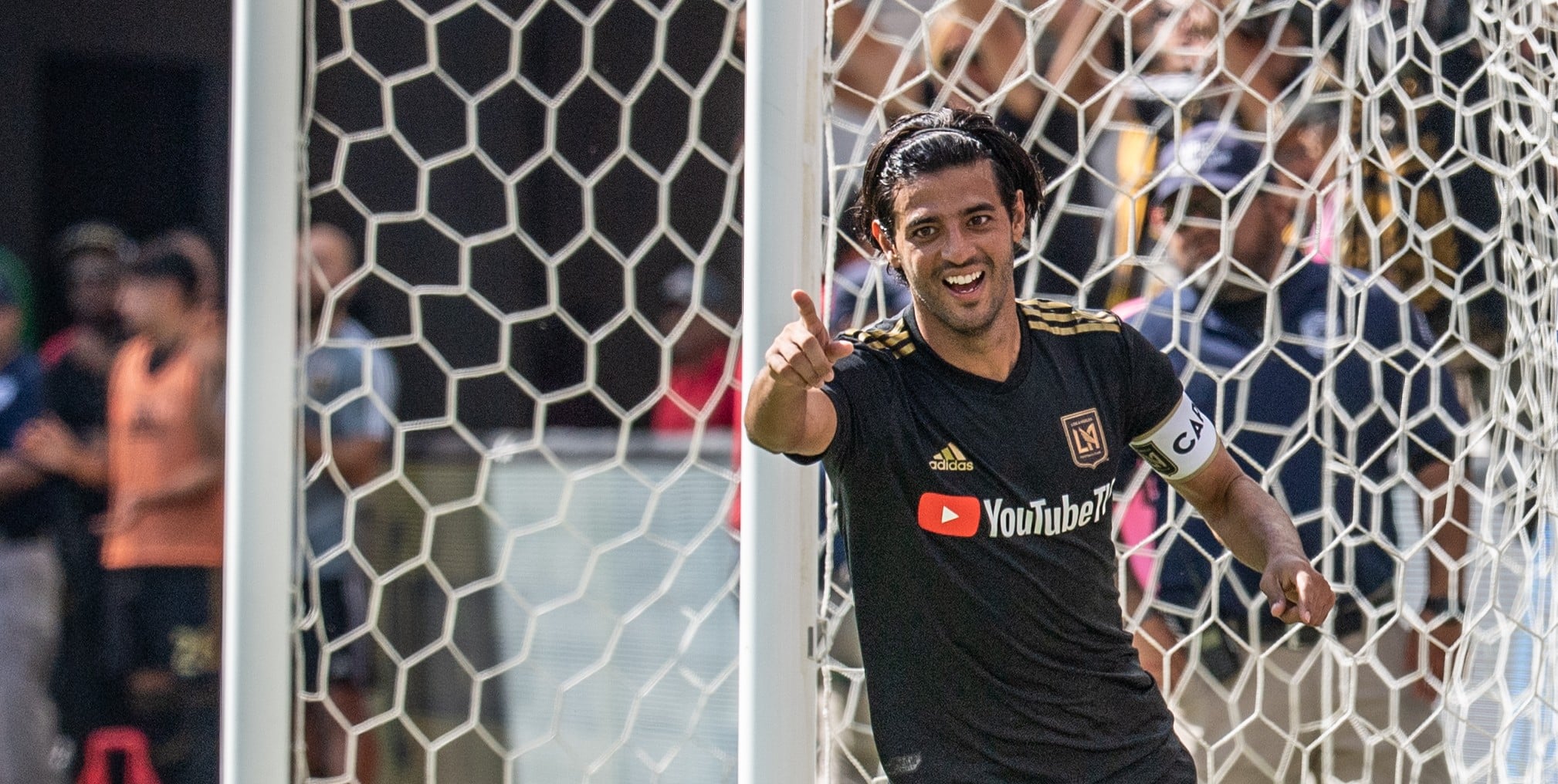 Vela fez dois tentos lind&iacute;ssimos e quebrou o recorde de gols em uma &uacute;nica edi&ccedil;&atilde;o da MLS: 34 em 31 jogos