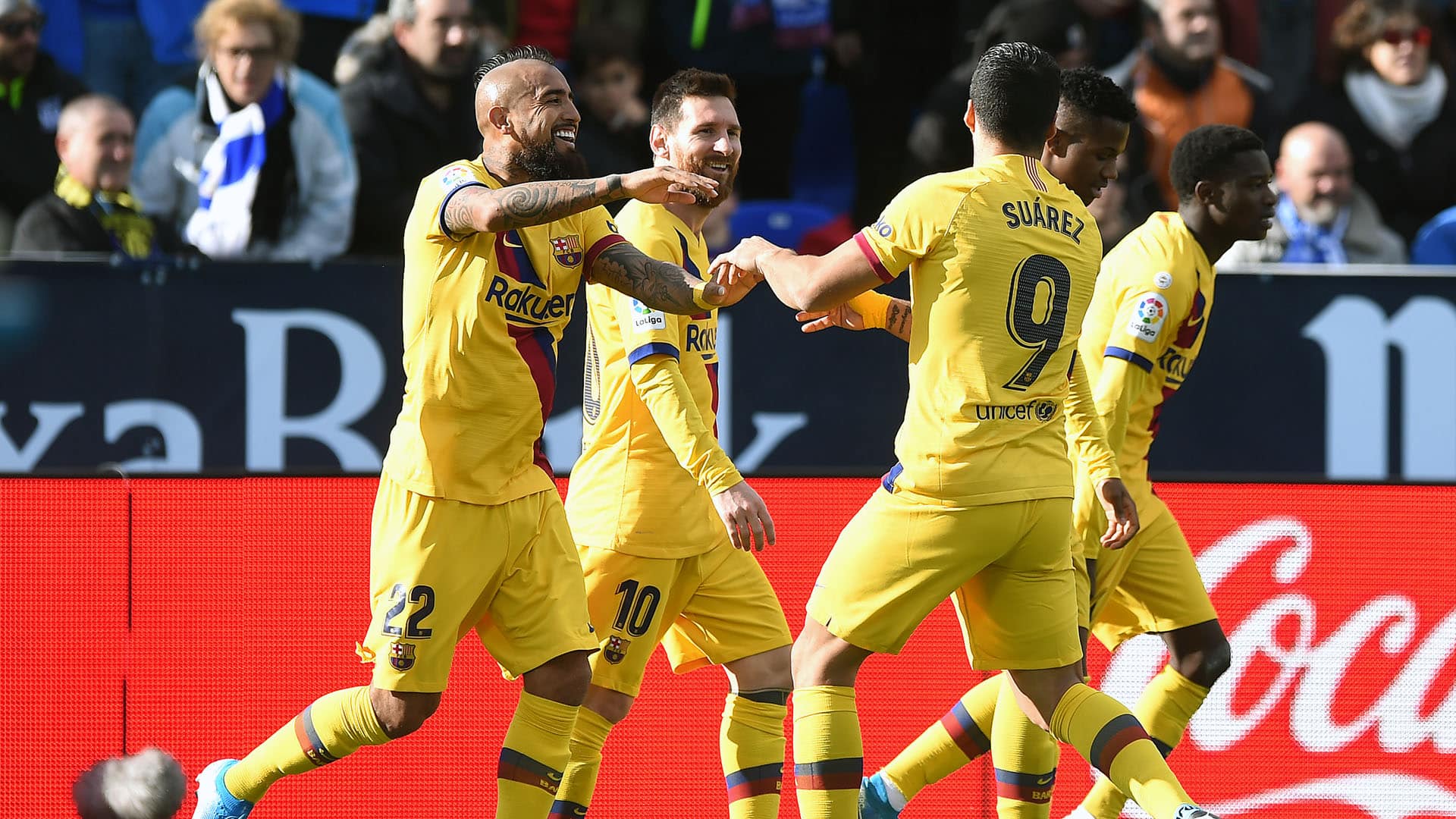 Com meio-campo perdido e mau desempenho, Barcelona arranca virada sofrida sobre o Legan&eacute;s