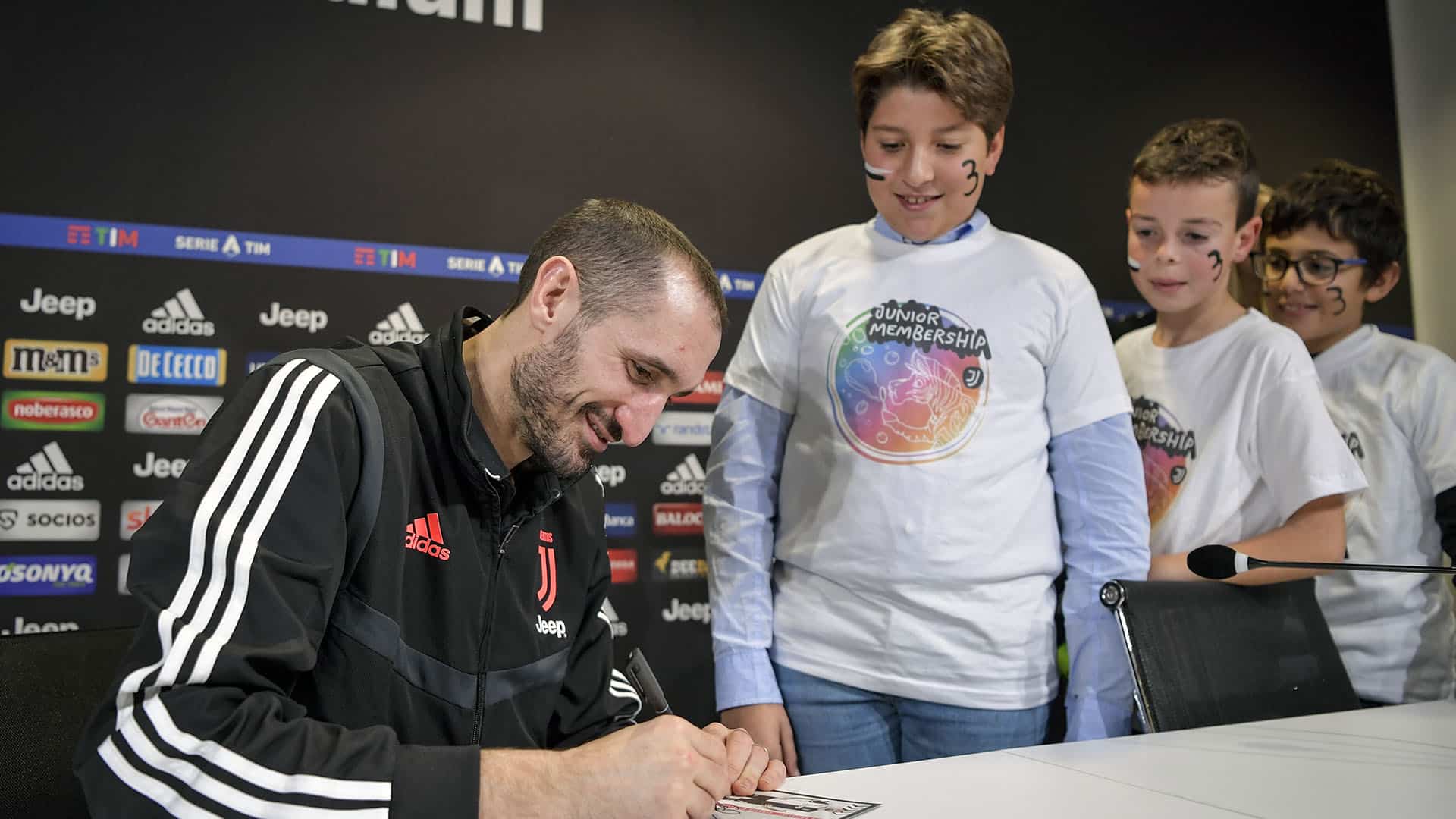 &Iacute;dolo da Juventus, Chiellini confessa: &ldquo;Sim, eu era torcedor do Milan&rdquo;