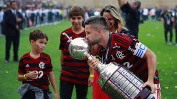 Diego saiu do banco para fazer valer a mística da camisa 10 que o Flamengo precisava