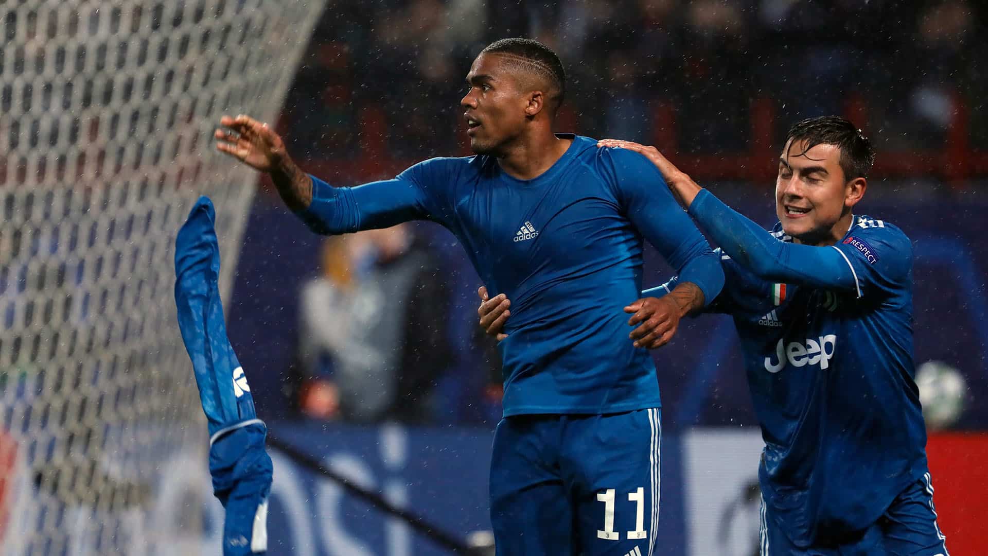 Lucescu: &ldquo;Douglas Costa, em termos de qualidade, n&atilde;o tem raz&atilde;o para invejar Mbapp&eacute; no PSG&rdquo;