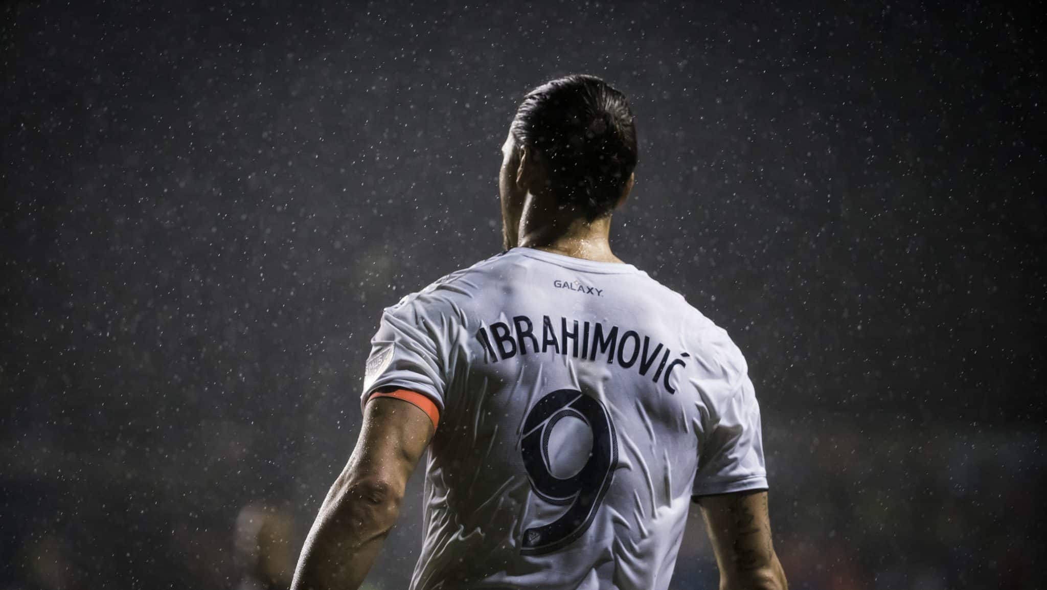 Ibrahimovic confirma sa&iacute;da do Los Angeles Galaxy: &ldquo;Podem voltar a ver beisebol agora&rdquo;