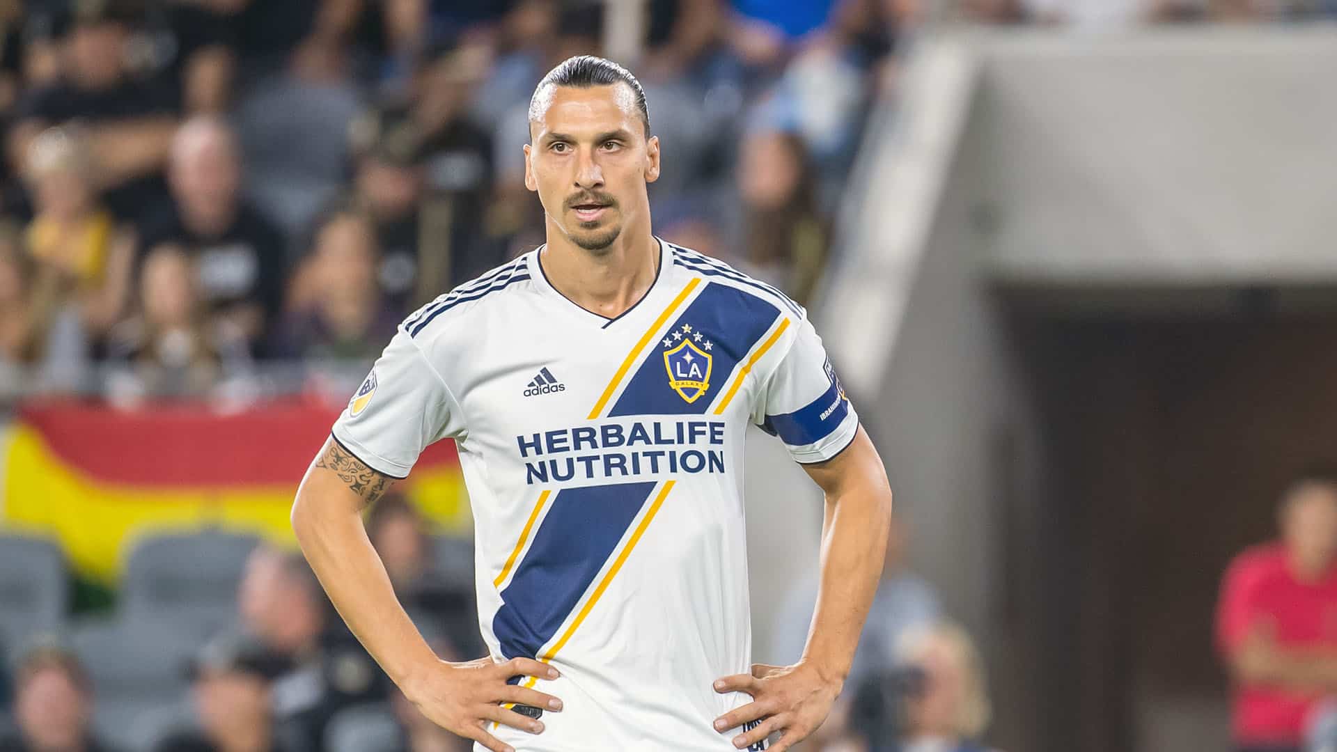 Ibrahimovic diz que voltar&aacute; para a It&aacute;lia e d&aacute; pista: &ldquo;Para uma equipe que dever&aacute; renovar sua hist&oacute;ria&rdquo;