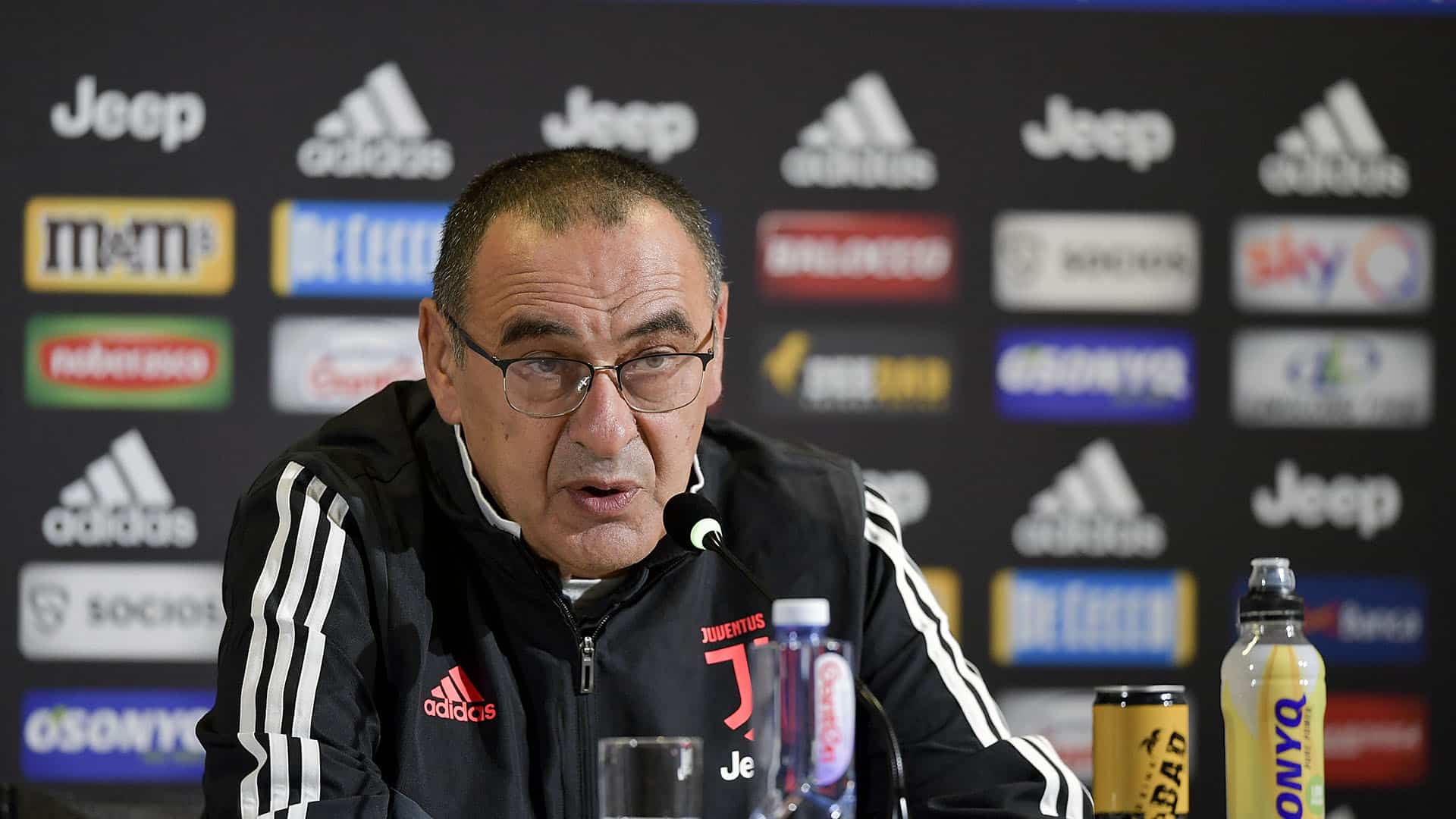 Sarri: &ldquo;N&atilde;o gosto do VAR. Prefiro quando os &aacute;rbitros controlam o jogo do campo&rdquo;