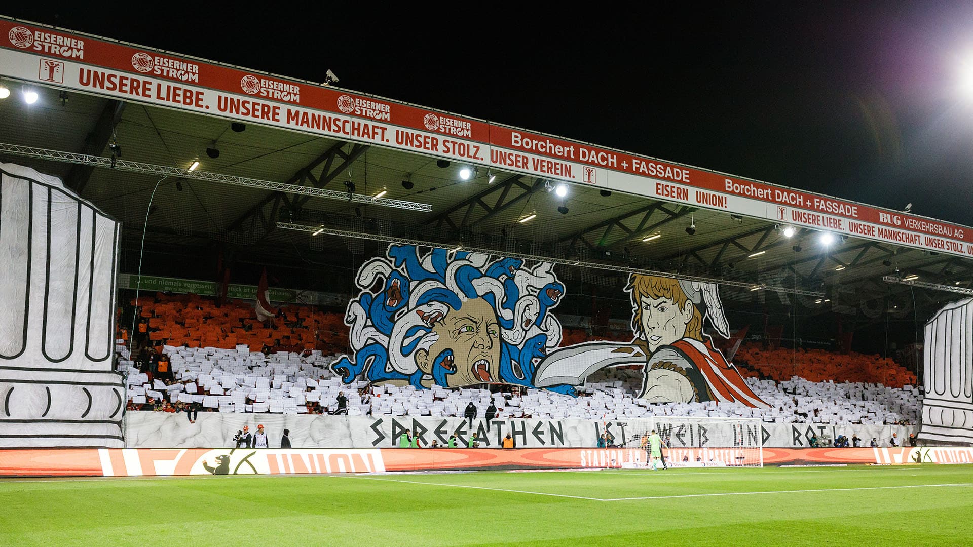 Primeiro d&eacute;rbi entre Union e Hertha na Bundesliga teve show nas arquibancadas, que gerou imagens espetaculares