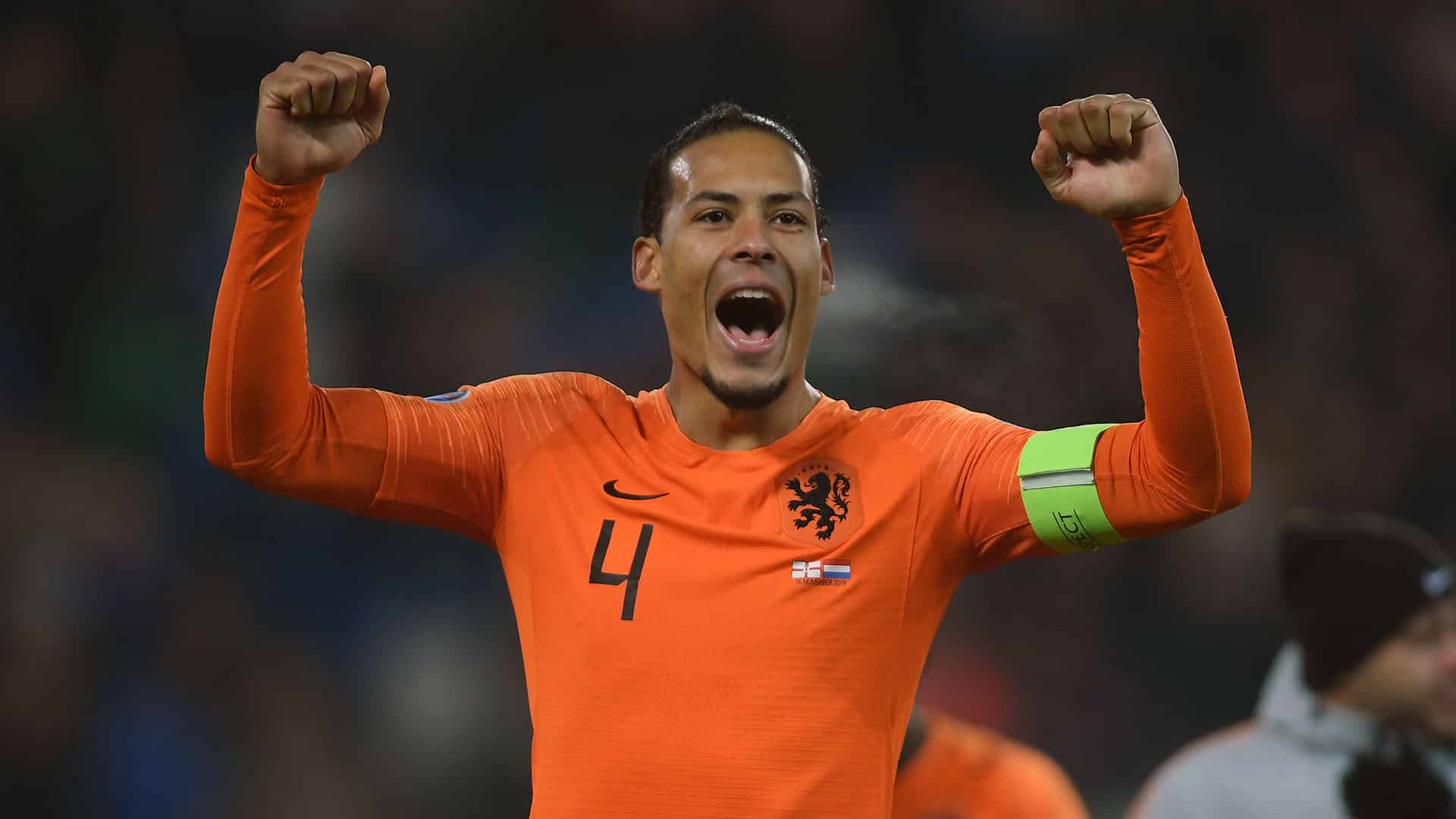 Com apoio dos futebolistas, federa&ccedil;&atilde;o dos Pa&iacute;ses Baixos doa &euro;11 milh&otilde;es a clubes profissionais e amadores