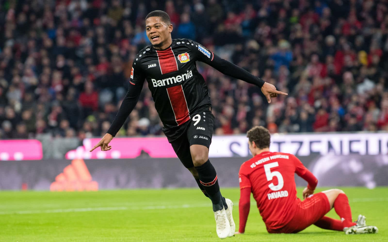 A precis&atilde;o de Leon Bailey foi o que faltou ao Bayern na derrota para o Leverkusen em casa