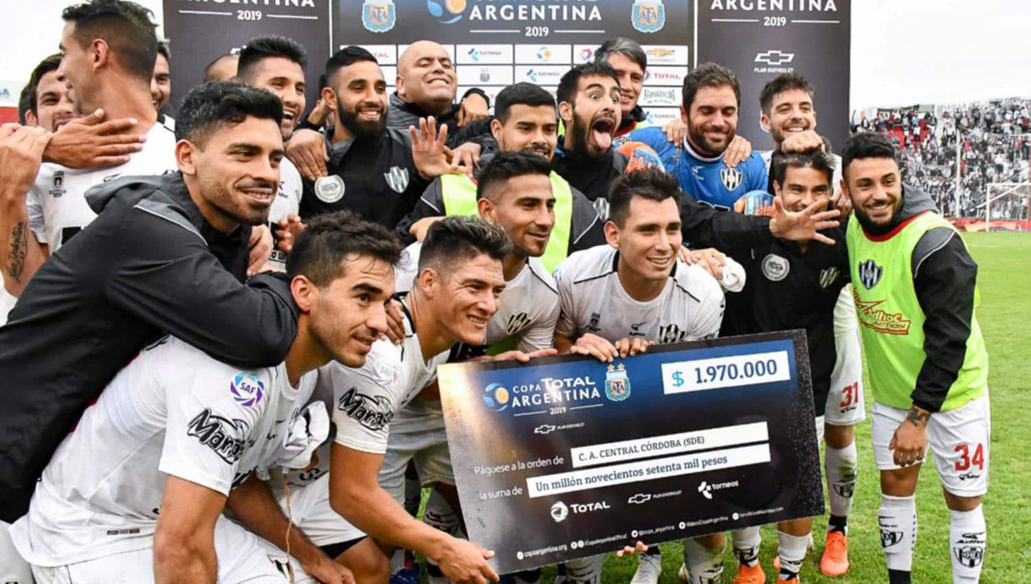 Um chute extraordin&aacute;rio colocou o Central C&oacute;rdoba como desafiante do River na final da Copa Argentina