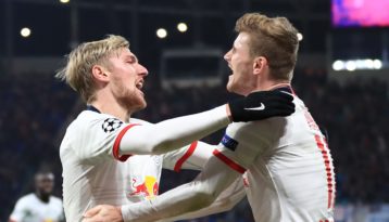 Dois gols no apagar das luzes carimbaram a classificação do Leipzig e confirmaram a desgraça do Benfica