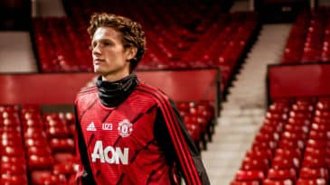 Max Taylor foi de início de quimioterapia a ser relacionado no time principal do United em um ano