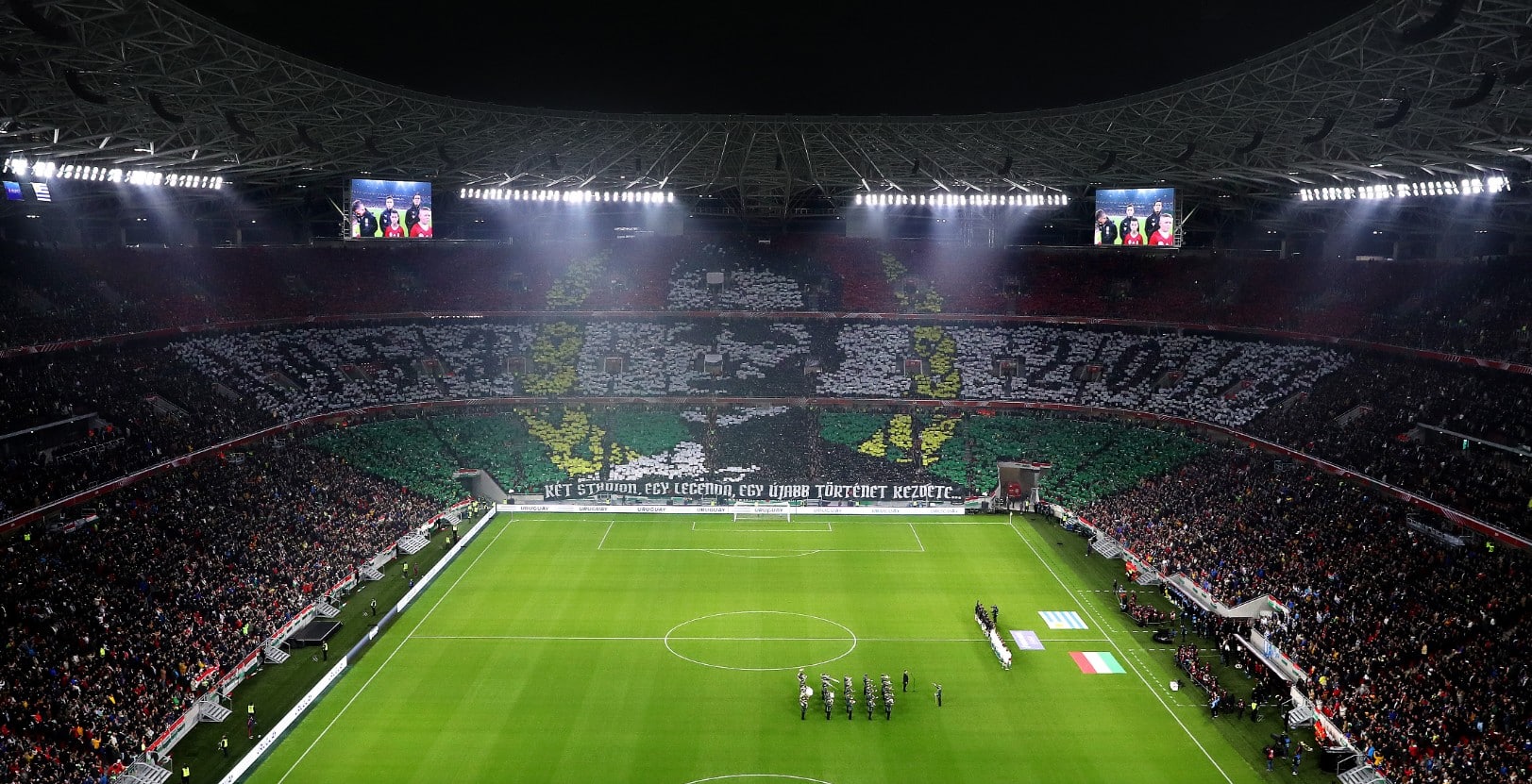 Palco da Euro 2020, a Pusk&aacute;s Arena foi inaugurada com um lindo tributo ao seu patrono
