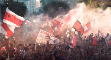 A calorosa recepção ao River no retorno para casa reconhece um trabalho que vai além dos 90 minutos