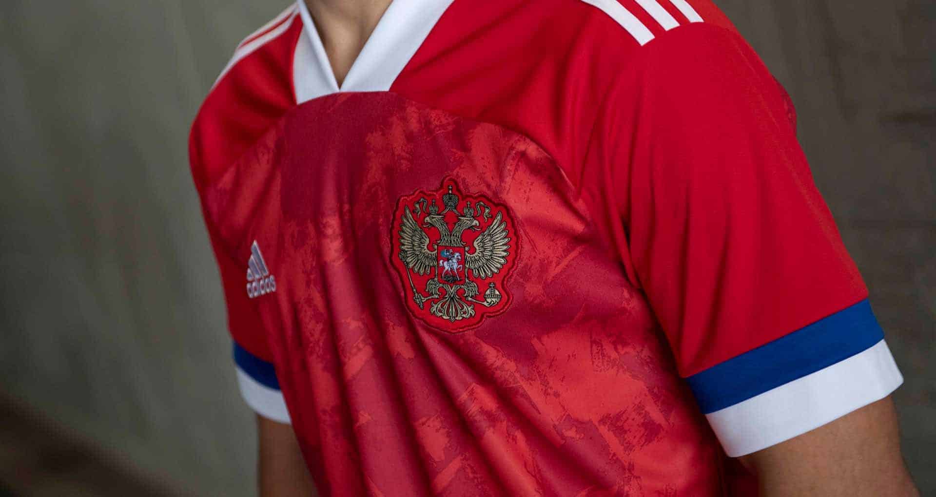 Com &ldquo;bandeira s&eacute;rvia na manga&rdquo;, R&uacute;ssia se recusa a vestir sua nova camisa nesta Data Fifa
