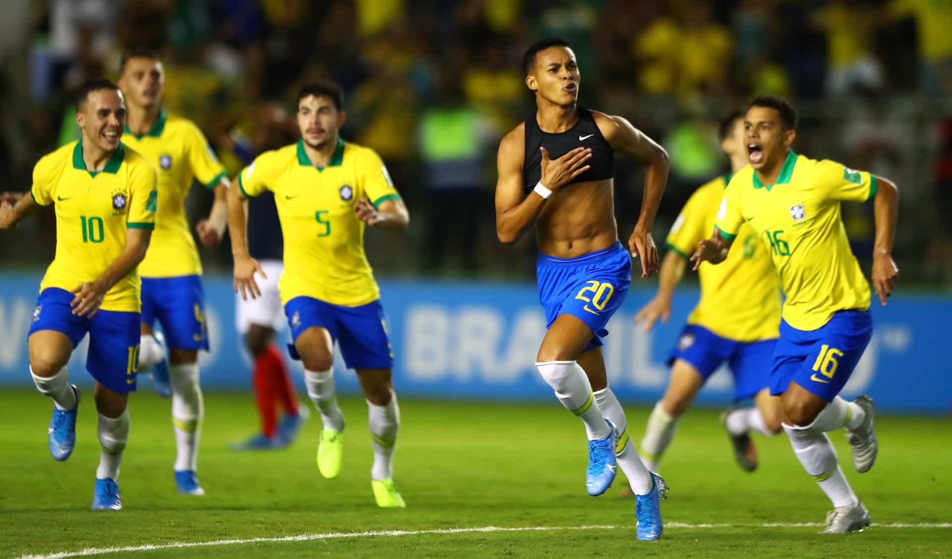 De 0x2 a 3&times;2 e com gol heroico no fim, o Brasil buscou uma virada gigantesca para avan&ccedil;ar &agrave; decis&atilde;o do Mundial Sub-17