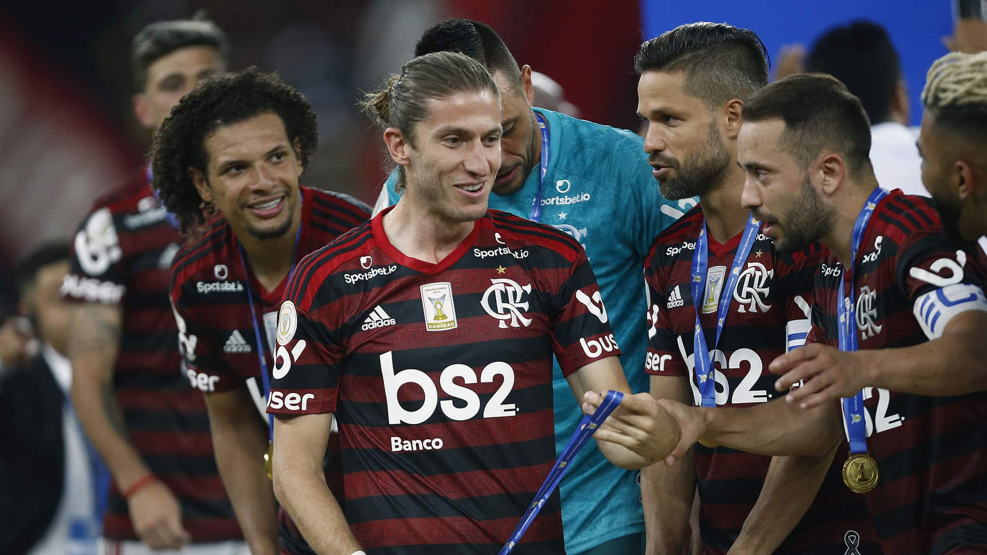 Filipe Luís: “Vencemos o Brasileiro e a Libertadores, mas temos a ambição de ganhar mais troféus”