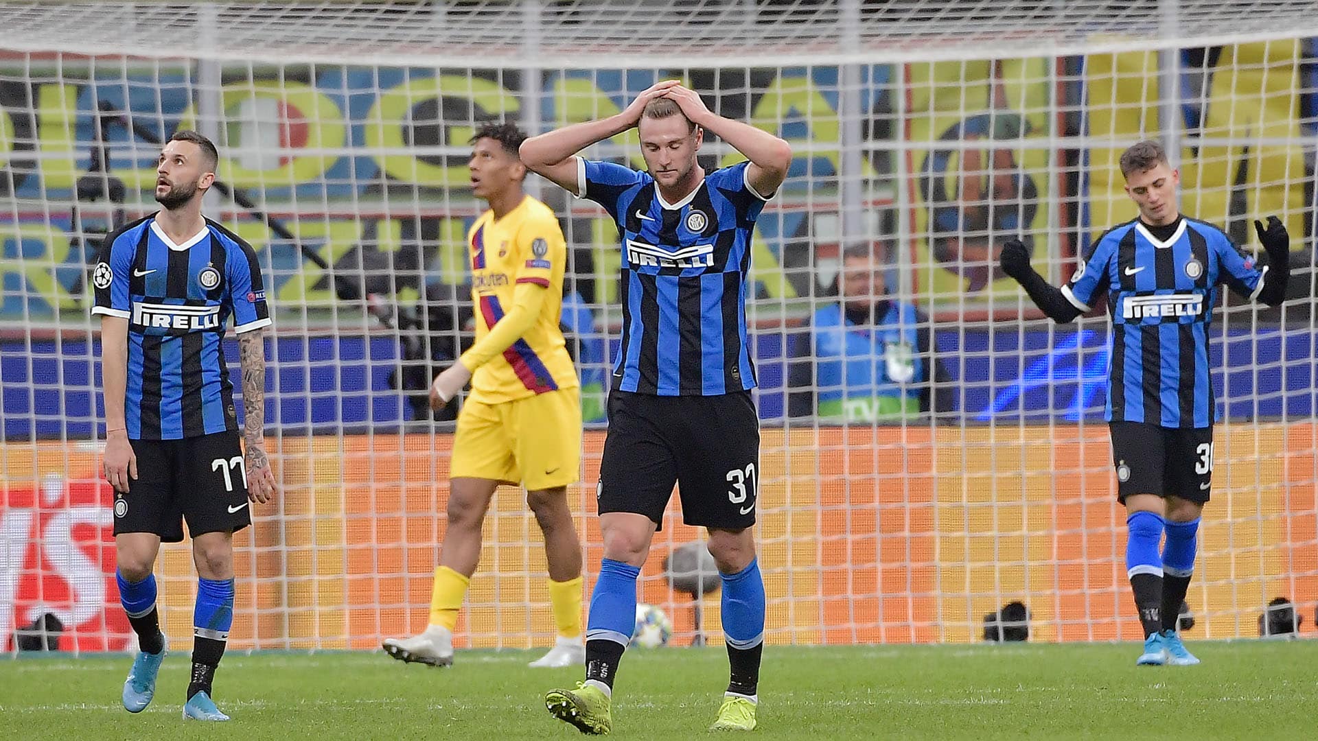 Reservas do Barcelona jogam balde de &aacute;gua fria na Inter e eliminam italianos em San Siro