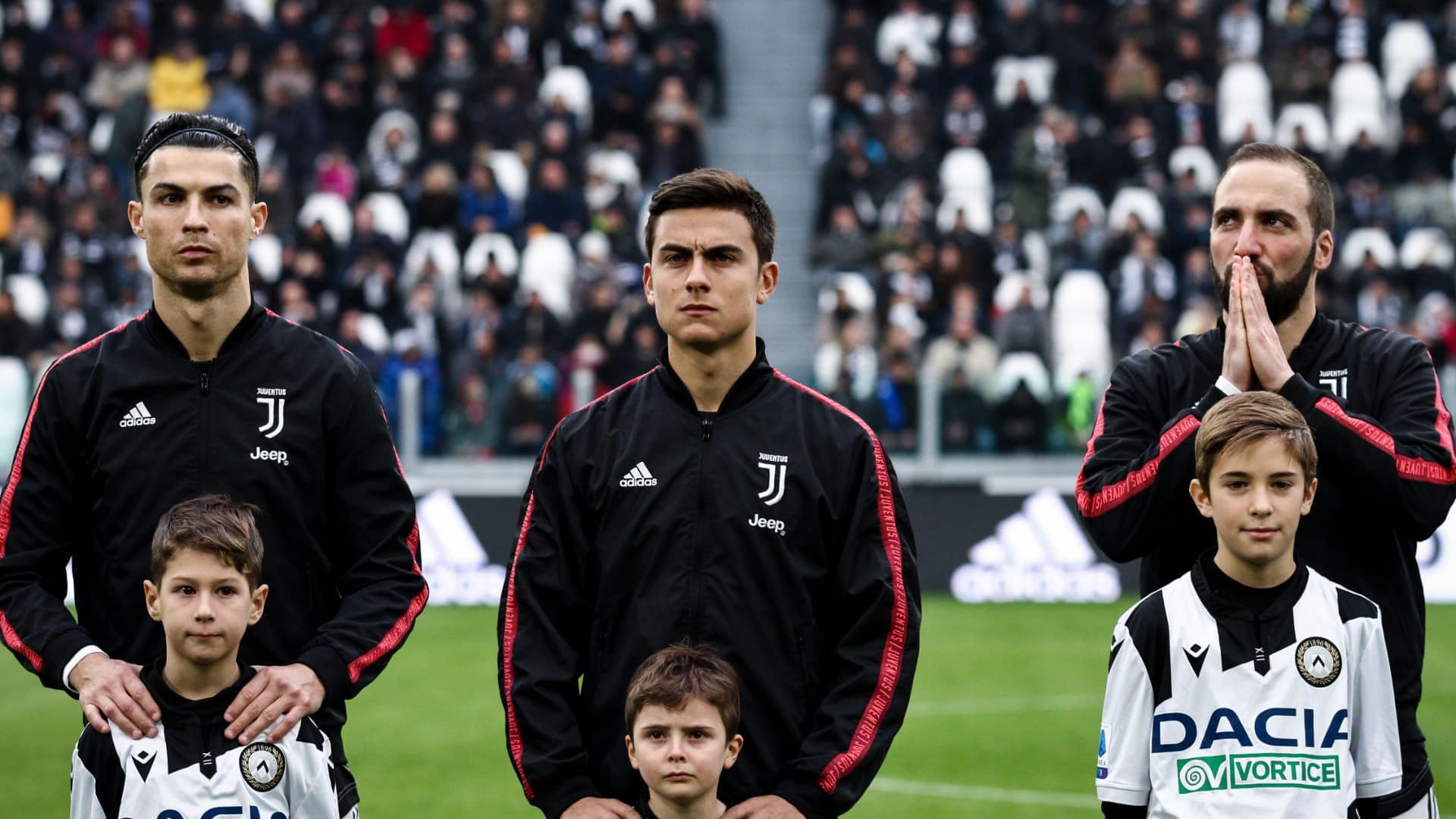 Sarri finalmente se sentou no bar e escalou Ronaldo, Higua&iacute;n e Dybala juntos